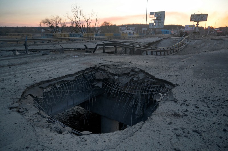 UKRAINE-CRISIS/BUCHA-AFTERMATH A view shows a destroyed bridge, as Russia's invasion of Ukraine continues, near the town of Bucha in the Kyiv region, Ukraine February 28, 2022. REUTERS/Maksim Levin