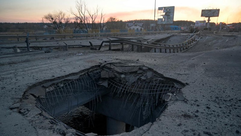 A view shows a destroyed bridge, as Russia's invasion of Ukraine continues, near the town of Bucha in the Kyiv region, Ukraine February 28, 2022. REUTERS/Maksim Levin