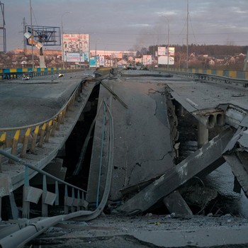 Potret Perang Rusia-Ukraina, Jembatan Ambruk-Jalan Bolong