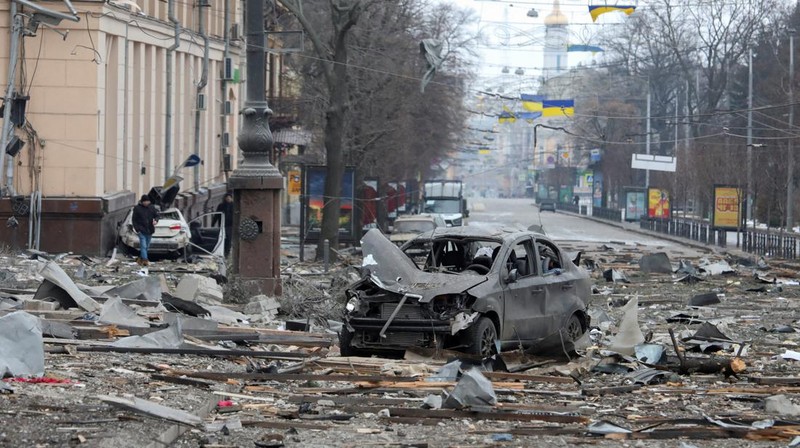 A view shows the area near the regional administration building, which city officials said was hit by a missile attack, in central Kharkiv, Ukraine, March 1, 2022. REUTERS/Vyacheslav Madiyevskyy     TPX IMAGES OF THE DAY