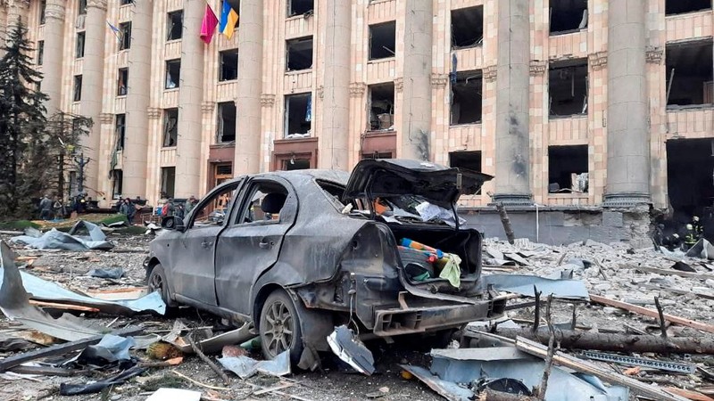 UKRAINE-CRISIS/KHARKIV A view shows the area near the regional administration building, which city officials said was hit by a missile attack, in central Kharkiv, Ukraine, March 1, 2022. REUTERS/Vyacheslav Madiyevskyy TPX IMAGES OF THE DAY