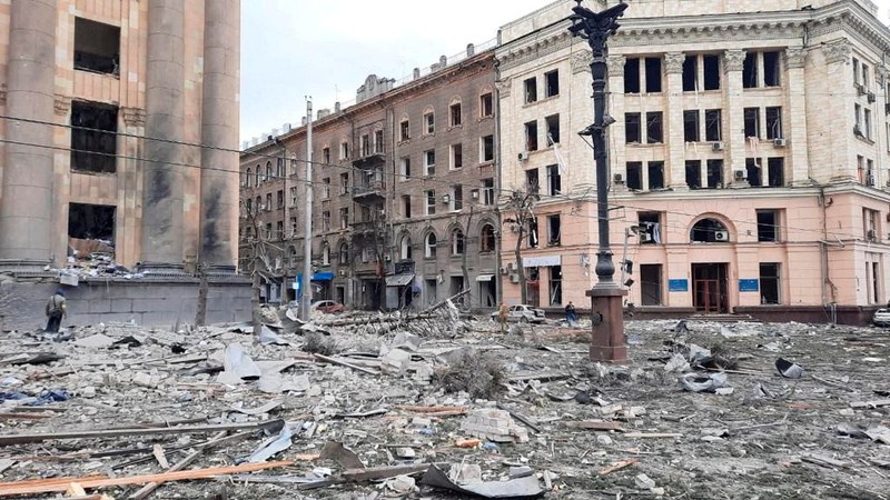 A view shows the area near the regional administration building, which city officials said was hit by a missile attack, in central Kharkiv, Ukraine, March 1, 2022. REUTERS/Vyacheslav Madiyevskyy     TPX IMAGES OF THE DAY