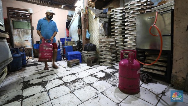 Pemerintah Jadikan 417 Keluarga Penerima Bansos Sebagai Pedagang Roti