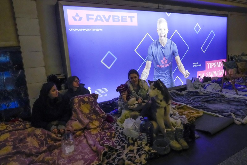 Russia Ukraine War People gather in the Kyiv subway, using it as a bomb shelter in Kyiv, Ukraine, Wednesday, March 2, 2022. Russian forces have escalated their attacks on crowded cities in what Ukraine's leader called a blatant campaign of terror. (AP Photo/Efrem Lukatsky)