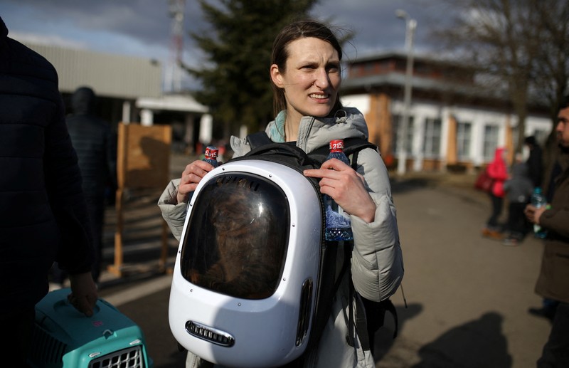 A woman with her cat arrives from Ukraine to Romania, after Russia launched a massive military operation against Ukraine, at Sighetu Marmatiei border crossing near Baia Mare, Romania February 26, 2022. REUTERS/Fedja Grulovic