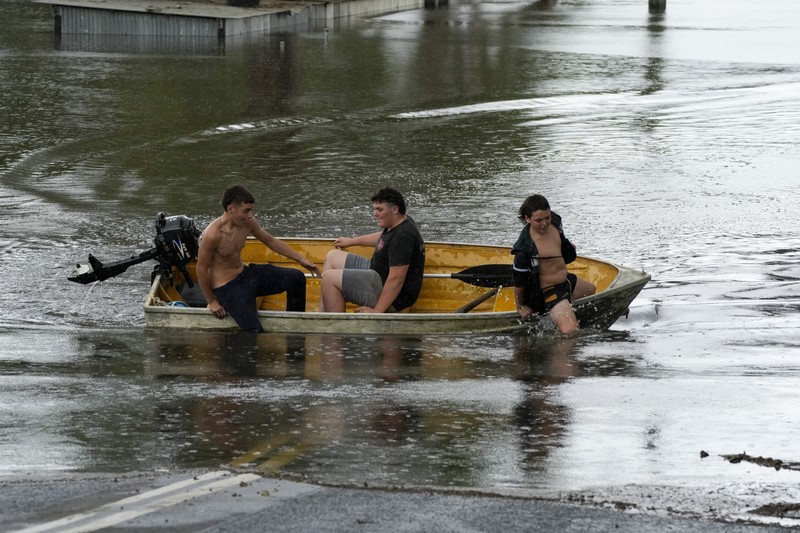 Australia Floods A building is submerged in flood waters near Windsor on the outskirts of Sydney, Australia, Thursday, March 3, 2022.Tens of thousands of people had been ordered to evacuate their homes and many more had been told to prepare to flee as parts of Australia's southeast coast are inundated by the worst flooding in decades. (AP Photo/Rick Rycroft)