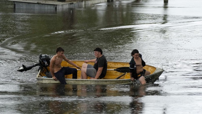 A building is submerged in flood waters near Windsor on the outskirts of Sydney, Australia, Thursday, March 3, 2022.Tens of thousands of people had been ordered to evacuate their homes and many more had been told to prepare to flee as parts of Australia's southeast coast are inundated by the worst flooding in decades. (AP Photo/Rick Rycroft)