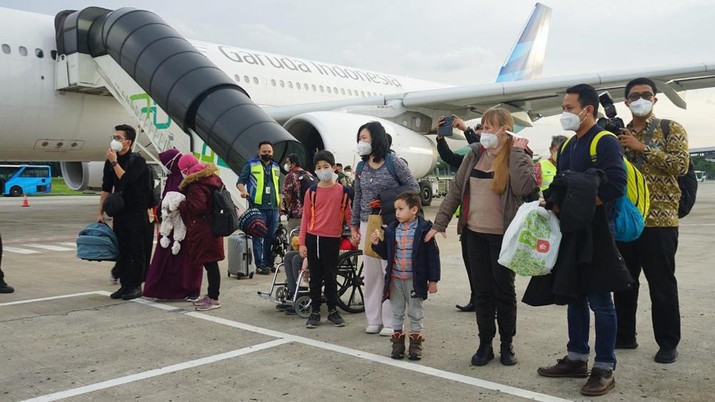 WNI dari Ukraina diangkut via Garuda