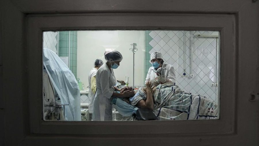 Medical workers tend to women who gave birth in a basement of a maternity hospital converted into a medical ward and used as a bomb shelter in Mariupol, Ukraine, Tuesday, March 1, 2022. Russian strikes on the key southern port city of Mariupol seriously wounded several people. (AP Photo/Evgeniy Maloletka)