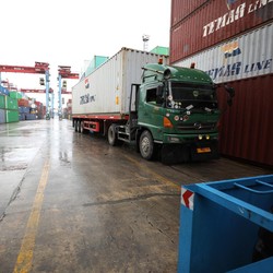 Diminta Produksi Truk Listrik, Pabrikan: Mau Charge di Mana?