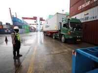Diminta Produksi Truk Listrik, Pabrikan: Mau Charge di Mana?