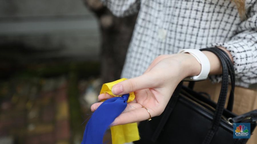 Potret Demo Tolak Perang di Kedubes Rusia (CNBC Indonesia/Tri Susilo)