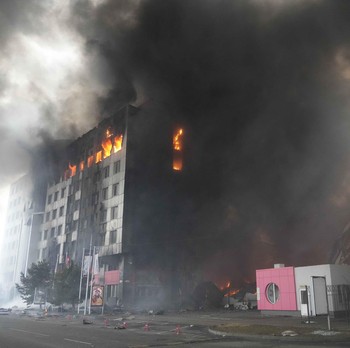 Api Berkobar, Potret Kebakaran di Kyiv Akibat Serangan Rusia