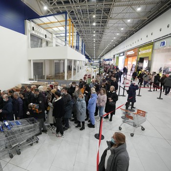 IKEA Stop Operasi, Mal Diserbu Warga Rusia