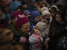 Sedih! Setengah Juta Warga Ukraina Tinggalkan Negaranya