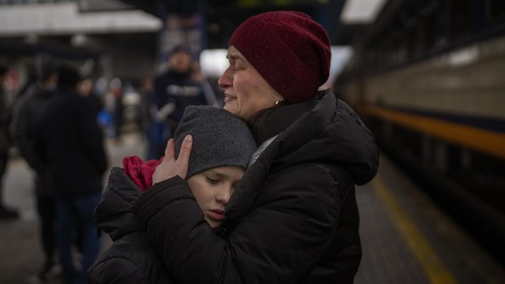 Tanya, 38, cries with her son Bogdan, 10, before getting a train to Lviv at the Kyiv station, Ukraine, Thursday, March 3, 2022. (AP Photo/Emilio Morenatti)