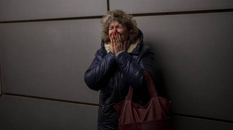 A couple says goodbye before she boards on a train bound for Lviv at the Kyiv station, Ukraine, Thursday, March 3. 2022. (AP Photo/Emilio Morenatti)
