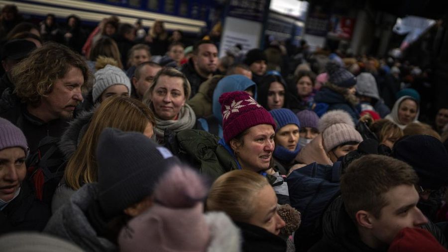 Women and children try to get onto a train bound for Lviv, at the Kyiv station in Ukraine, Thursday, March 3. 2022. (AP Photo/Emilio Morenatti)