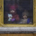 Bagaimana Cara Jelaskan Perang di Ukraina pada Anak?