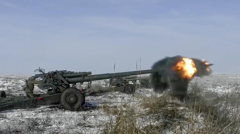 An airman checks a Russian Air Force MiG-31 fighter jet prior a flight with Kinzhal hypersonic missile during a drill in an unknown location in Russia, in this still image taken from video released February 19, 2022.  Russian Defence Ministry/Handout via REUTERS  ATTENTION EDITORS - THIS IMAGE WAS PROVIDED BY A THIRD PARTY. NO RESALES. NO ARCHIVES. MANDATORY CREDIT
