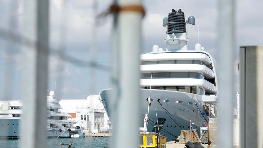 The 115 metre superyacht Luna lies in the Blohm & Voss dock in the harbour in Hamburg, Germany, March 3, 2022. REUTERS/Fabian Bimmer