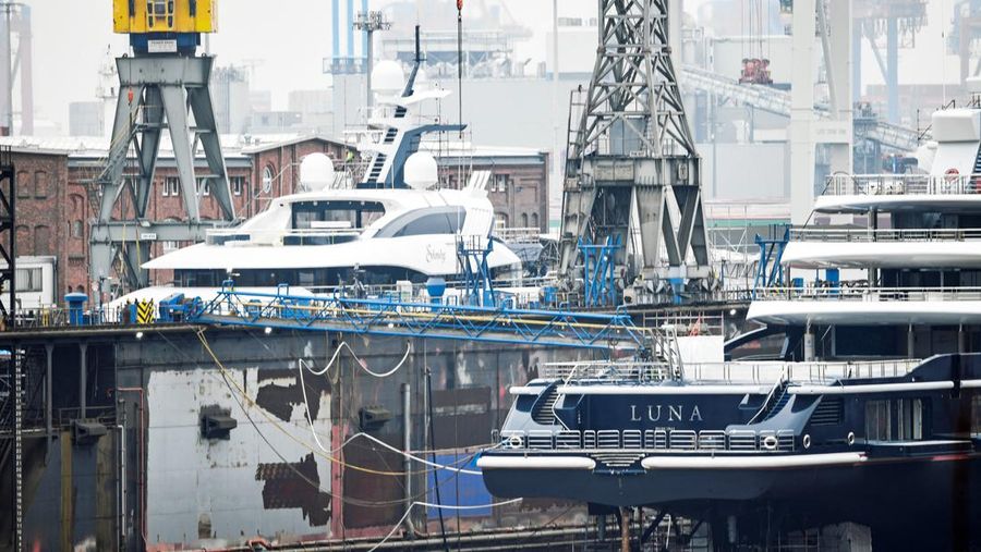 The 115 metre superyacht Luna lies in the Blohm & Voss dock in the harbour in Hamburg, Germany, March 3, 2022. REUTERS/Fabian Bimmer