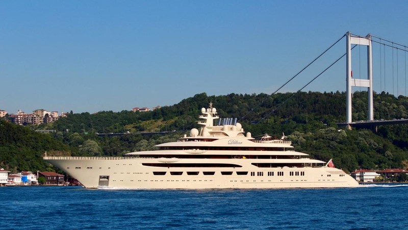 The 115 metre superyacht Luna lies in the Blohm & Voss dock in the harbour in Hamburg, Germany, March 3, 2022. REUTERS/Fabian Bimmer