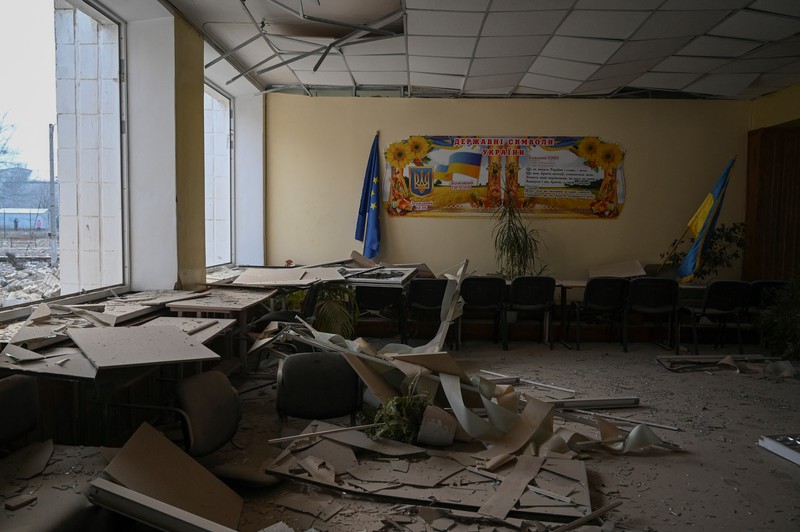 UKRAINE-CRISIS/ZHYTOMYR An interior view shows a school building destroyed by shelling, as Russia's invasion of Ukraine continues, in Zhytomyr, Ukraine March 4, 2022. REUTERS/Viacheslav Ratynskyi