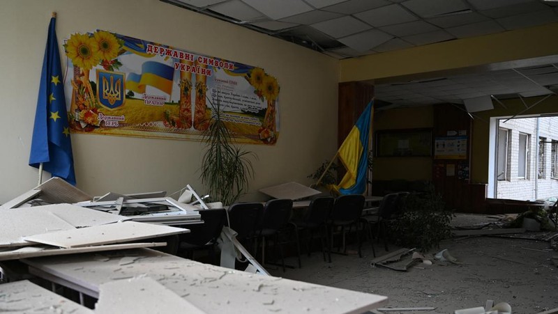 An interior view shows a school building destroyed by shelling, as Russia's invasion of Ukraine continues, in Zhytomyr, Ukraine March 4, 2022. REUTERS/Viacheslav Ratynskyi
