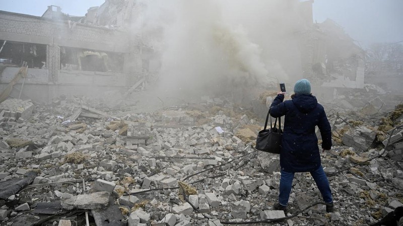 An interior view shows a school building destroyed by shelling, as Russia's invasion of Ukraine continues, in Zhytomyr, Ukraine March 4, 2022. REUTERS/Viacheslav Ratynskyi