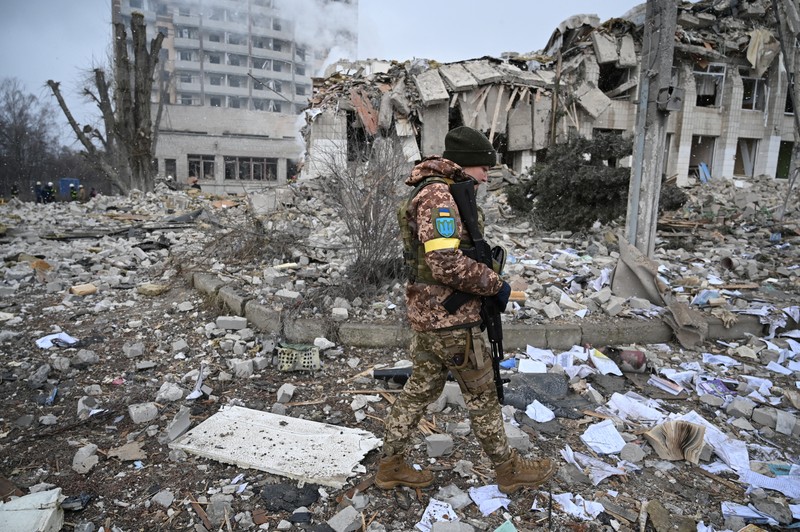 UKRAINE-CRISIS/ZHYTOMYR An interior view shows a school building destroyed by shelling, as Russia's invasion of Ukraine continues, in Zhytomyr, Ukraine March 4, 2022. REUTERS/Viacheslav Ratynskyi