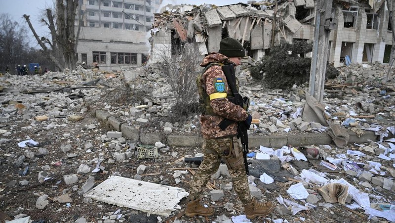 An interior view shows a school building destroyed by shelling, as Russia's invasion of Ukraine continues, in Zhytomyr, Ukraine March 4, 2022. REUTERS/Viacheslav Ratynskyi