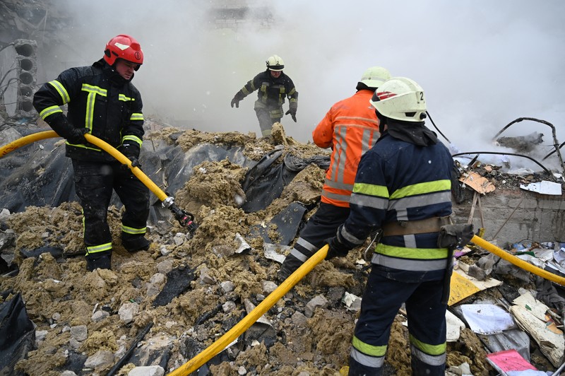 UKRAINE-CRISIS/ZHYTOMYR An interior view shows a school building destroyed by shelling, as Russia's invasion of Ukraine continues, in Zhytomyr, Ukraine March 4, 2022. REUTERS/Viacheslav Ratynskyi