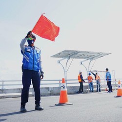 PTBA Lakukan Groundbreaking PLTS di Tol Bali Mandara