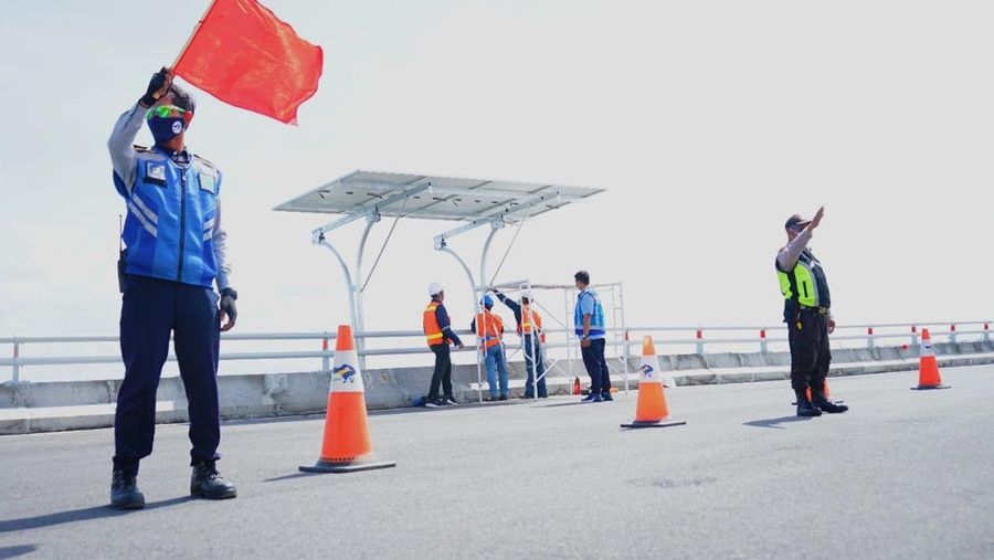 Groundbreaking PLTS di Jalan Tol Bali Mandara.
