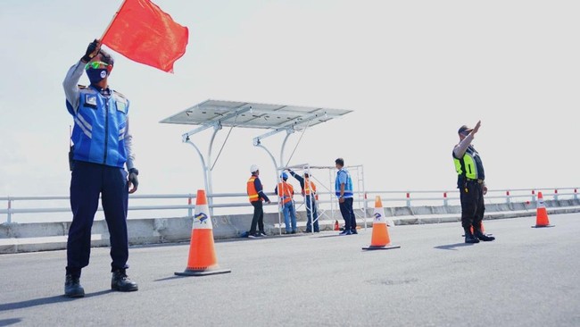 Penuhi 100 Giga Watt, RI Akan Bangun PLTS di Sepanjang Jalan Tol