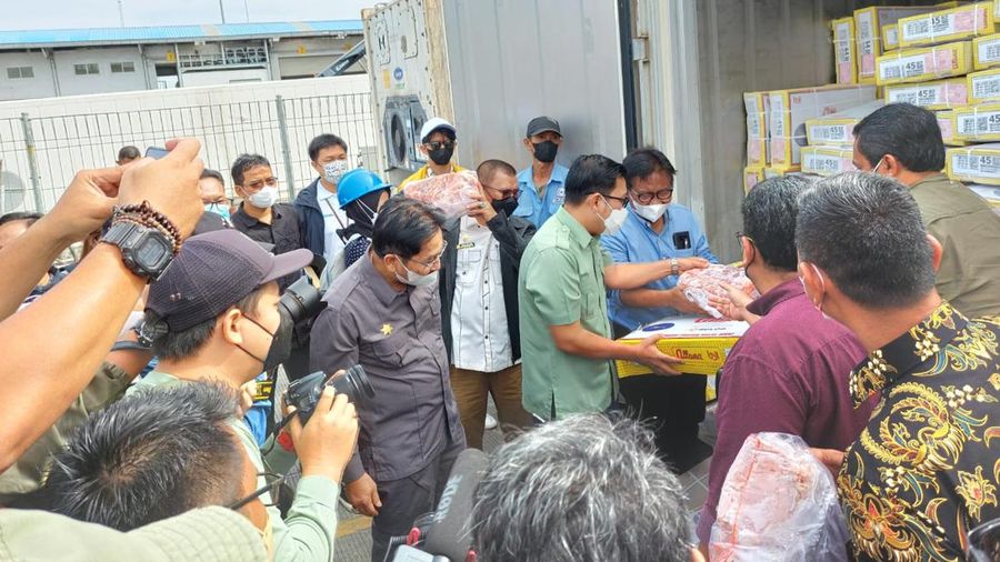 Ribuan Ton Daging Kerbau India Masuk Pelabuhan Tanjung Priok. (Ist)