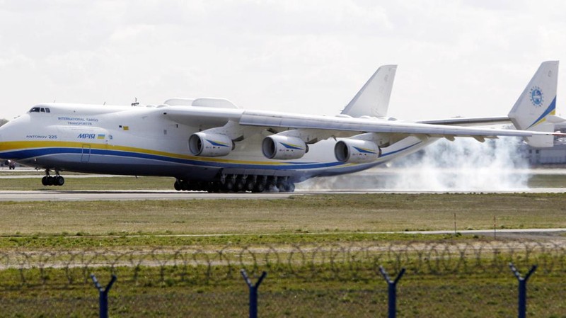 A satellite image collected over Antonov Airfield shows the destroyed former hangar of the Antonov An-225 Mriya sitting north of military vehicles clustered around main hangars and a static aircraft to south, as well as nearby warehouses now engulfed in flames as conflict continues in the area, Ukraine February 28, 2022.  BLACKSKY/Handout via REUTERS  THIS IMAGE HAS BEEN SUPPLIED BY A THIRD PARTY. MANDATORY CREDIT. NO RESALES. NO ARCHIVES. DO NOT OBSCURE LOGO