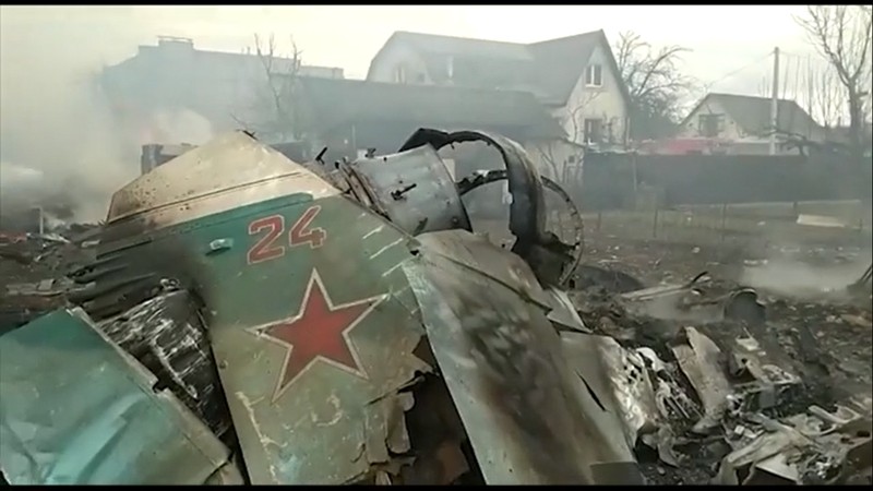 JET Rusia Ditembak Jatuh (AP TV) JET Rusia Ditembak Jatuh (AP TV)