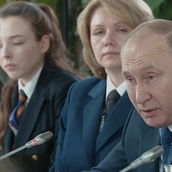 Duet Putin dan Wanita Ini Bungkam Amerika & Barat Lewat Rubel