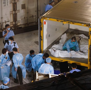 Kamar Mayat Full, Hong Kong Simpan Jenazah Covid di Kontainer