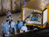 Kamar Mayat Full, Hong Kong Simpan Jenazah Covid di Kontainer