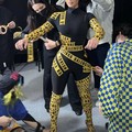 Kim Kardashian Pakai Kostum Lakban di Paris Fashion Week