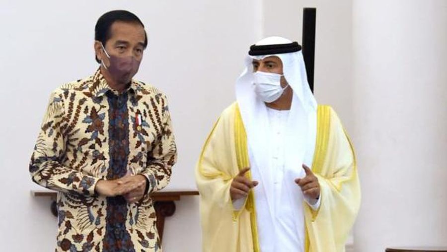 Presiden Joko Widodo (Jokowi) menerima kunjungan delegasi Persatuan Emirat Arab (PEA), pada Senin, 7 Maret 2022, di Istana Kepresidenan Bogor, Jawa Barat. Delegasi PEA yang hadir adalah Menteri Energi dan Infrastruktur PEA Suhail Mohammed Al Mazroei, Duta Besar PEA untuk Indonesia Abdulla Salem Obaid Salem Al Dhaheri, dan Chief Executive Officer of Group 42 Ltd Peng Xiao. (Foto: Rusman - Biro Pers Sekretariat Presiden)
