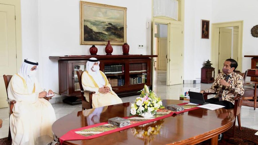 Presiden Joko Widodo (Jokowi) menerima kunjungan delegasi Persatuan Emirat Arab (PEA), pada Senin, 7 Maret 2022, di Istana Kepresidenan Bogor, Jawa Barat. Delegasi PEA yang hadir adalah Menteri Energi dan Infrastruktur PEA Suhail Mohammed Al Mazroei, Duta Besar PEA untuk Indonesia Abdulla Salem Obaid Salem Al Dhaheri, dan Chief Executive Officer of Group 42 Ltd Peng Xiao. (Foto: Rusman - Biro Pers Sekretariat Presiden)