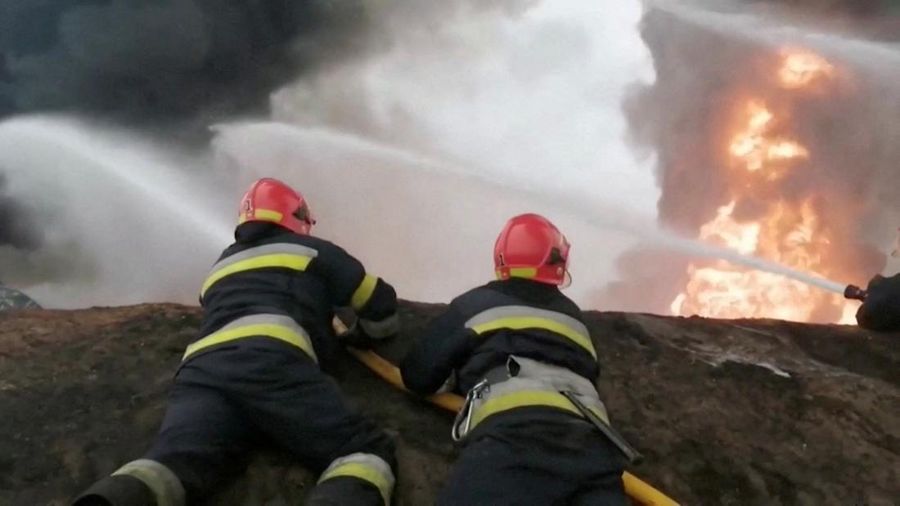 Petugas pemadam kebakaran bekerja di tempat kejadian setelah rudal menghantam sebuah gedung, di tengah invasi Rusia ke Ukraina, di Bandara Internasional Havryshivka Vinnytsia, di Vinnytsia, Ukraina, Minggu (6/3/2022). (Tangkapan Layar video State Emergency Service of Ukraine/Handout via REUTERS)