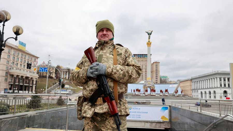 barikade antitank di Kyiv tengah, Ukraina
