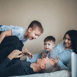 Ayah atau Ibu yang Wariskan Kecerdasan ke Anak? Ini Risetnya