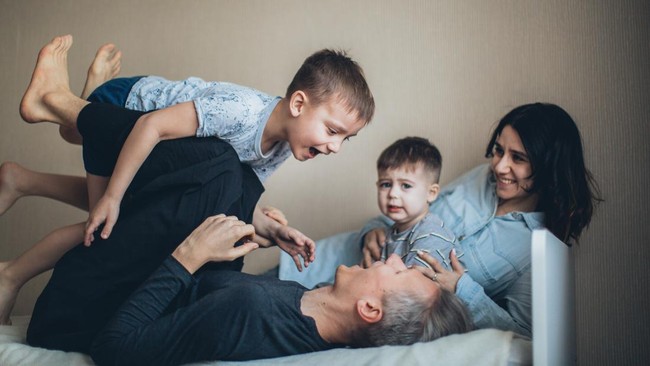 Anak Warisi Kecerdasan dari Ayah atau Ibu? Ini Jawabannya