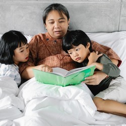10 Cara Membesarkan Anak agar Pintar Menurut Sains